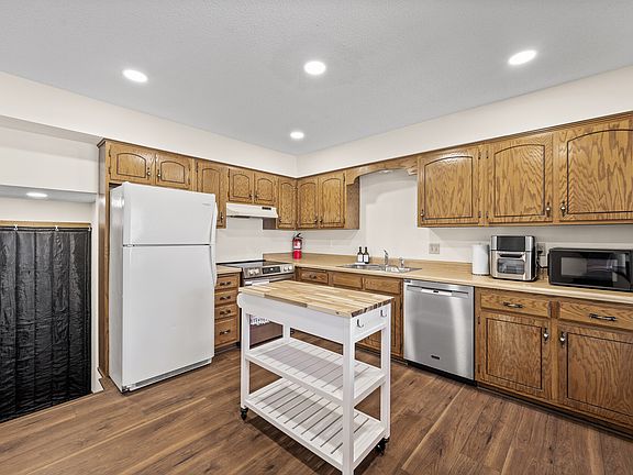 Kitchen- essential cooking appliances and supplies are provided
