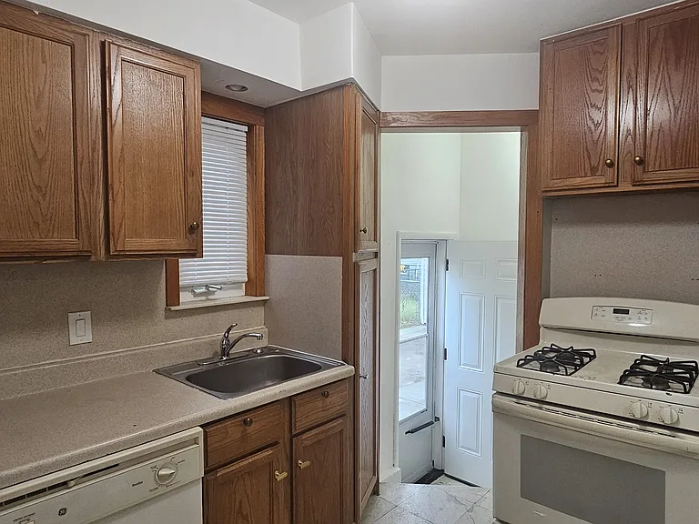 6529 Rockdale St — Photo 15
