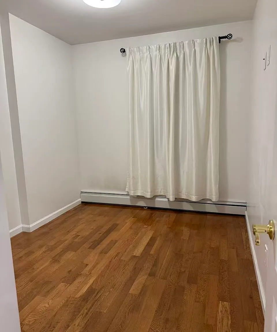 4 bed, 1000 sqft, $3,200 — Photo 4
