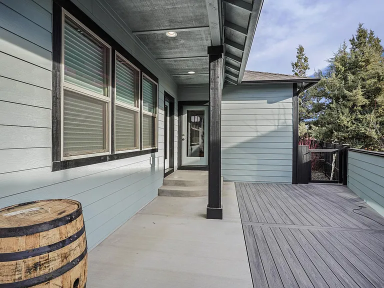 2247 NE Indigo Ln — Photo 35