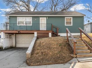 923 Kickapoo St, Leavenworth, KS 66048