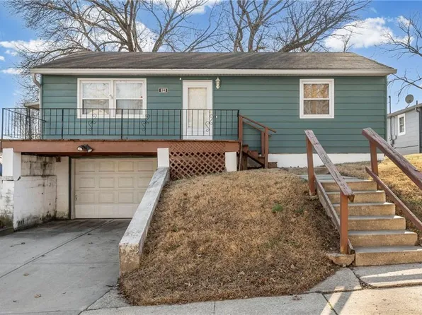 923 Kickapoo St, Leavenworth, KS 66048