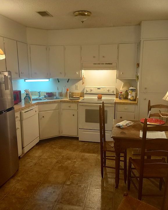 2nd image of 1275 Redwood Ln #134