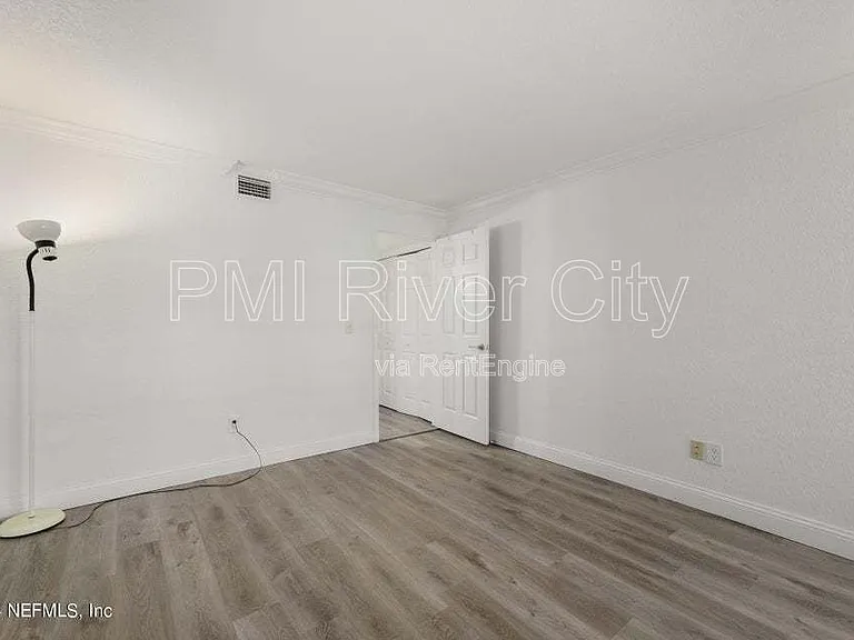 908 Shoreline Cir — Photo 26
