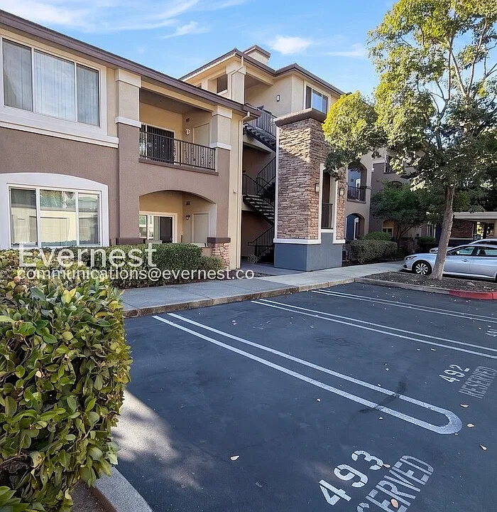 701 Gibson Dr #1524