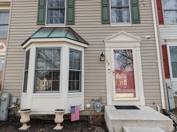 15 Cedarwood Cir, Pikesville, MD 21208