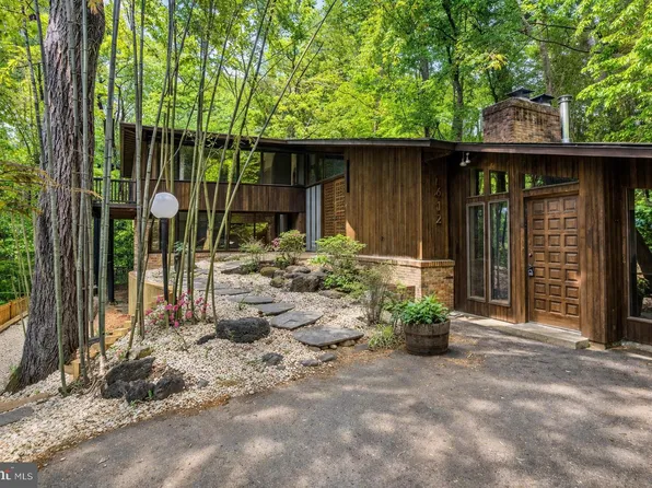 6412 Recreation Ln, Falls Church, VA 22041