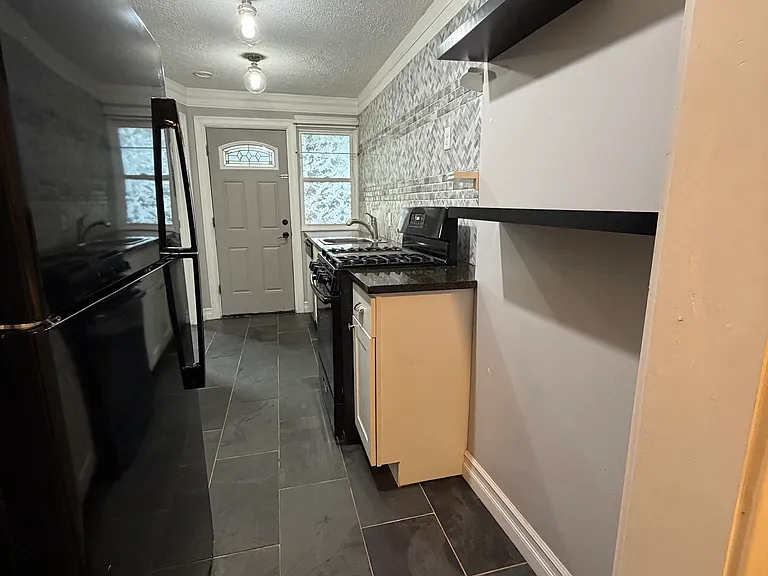 513 W 44th St #1 — Photo 8