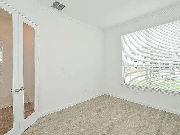 3811 Hermitage Dr — Photo 9