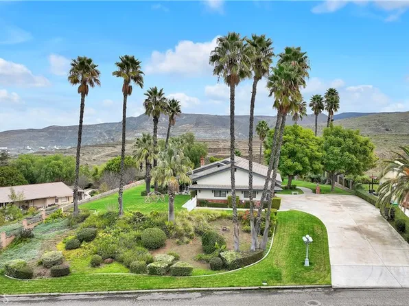 1851 Bel Air St, Corona, CA 92881