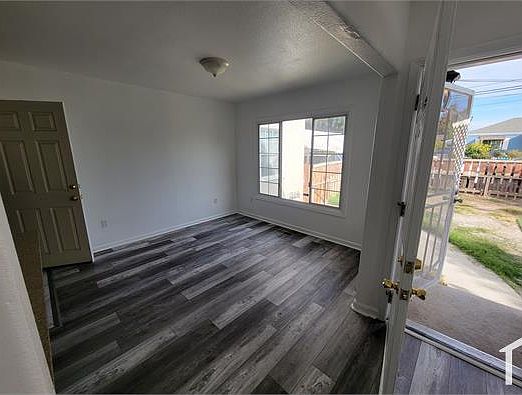 5th image of 561 Douglas Ave