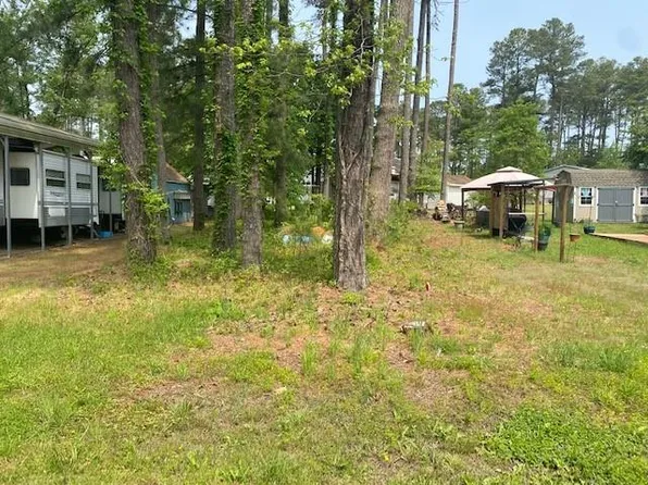 106 Periwinkle Dr, Horntown, VA 23395