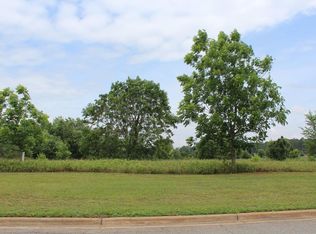 195 Stonegate Dr, Albany, GA 31721