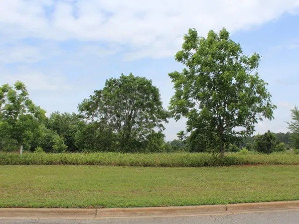 195 Stonegate Dr, Albany, GA 31721