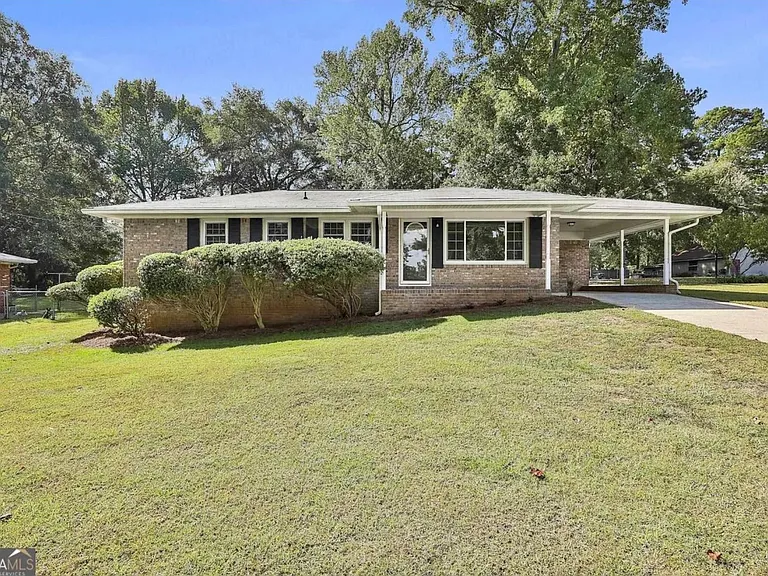 15 Chestnut Dr — Photo 1
