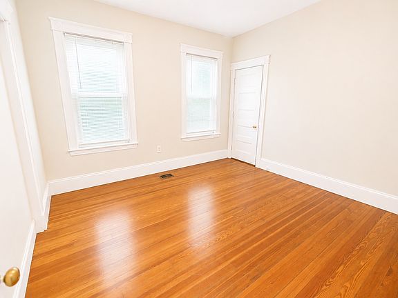 4th image of 229 Centre St #1