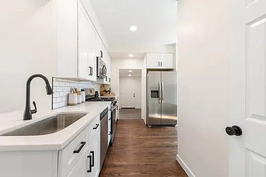 227 N Walnut St — Photo 10