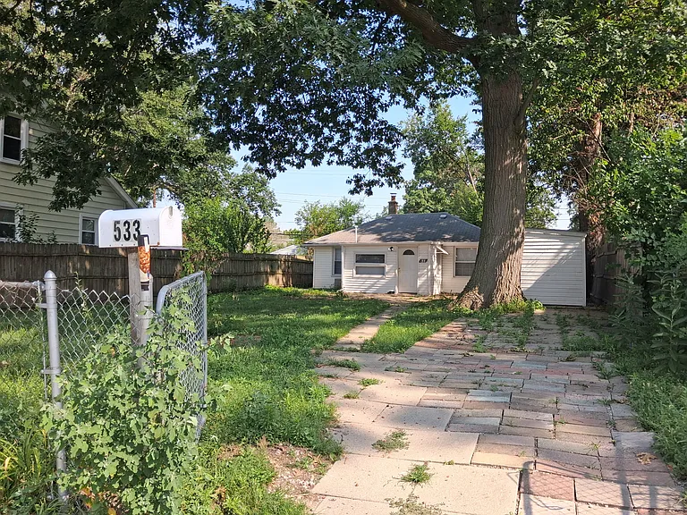 533 E Milton Ave — Photo 2