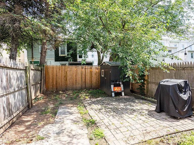 203 Dupont St — Photo 23