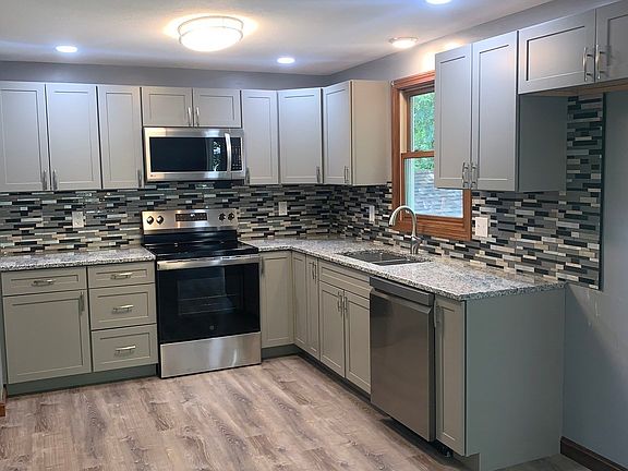 3rd image of 84 Catherine St