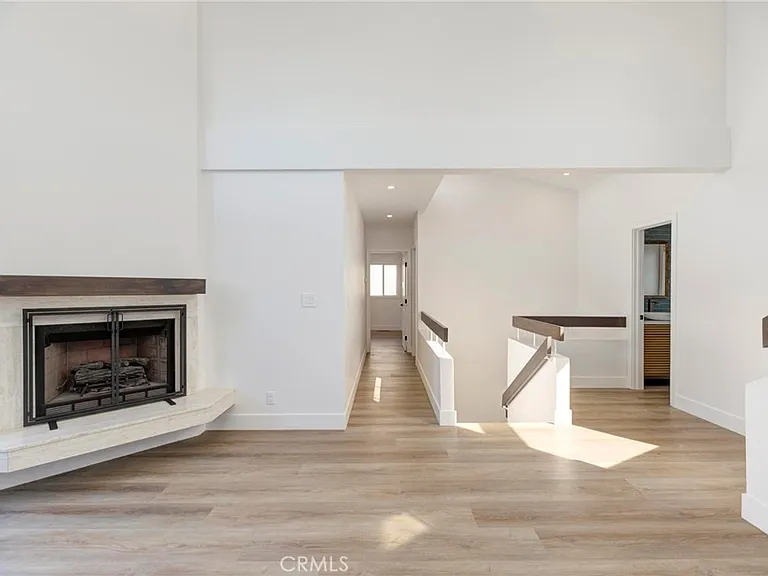 1090 Loma Dr — Photo 15
