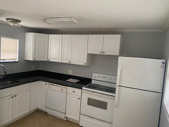 2nd image of 1206 NE 3RD Avenue