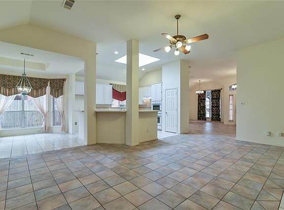 5th image of 2750 Kingswood Blvd