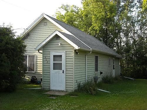 1st image of 402 Brown Ave NE