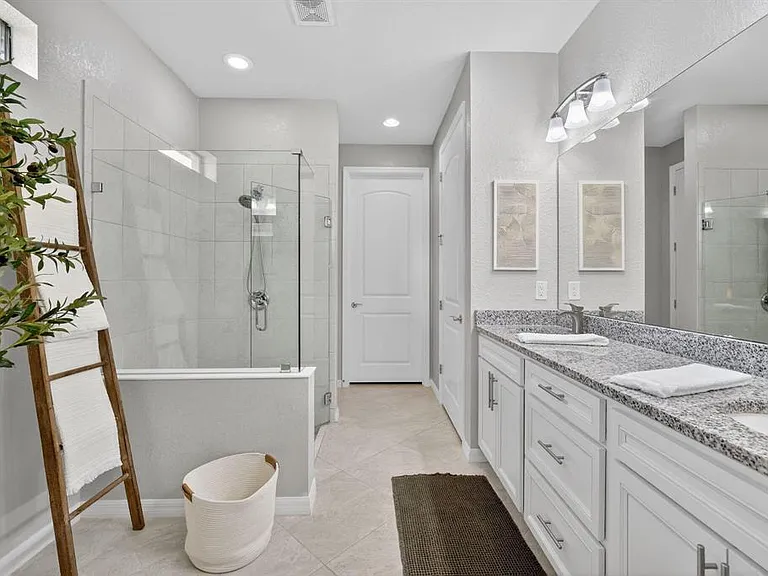 540 SE Monet Dr — Photo 7