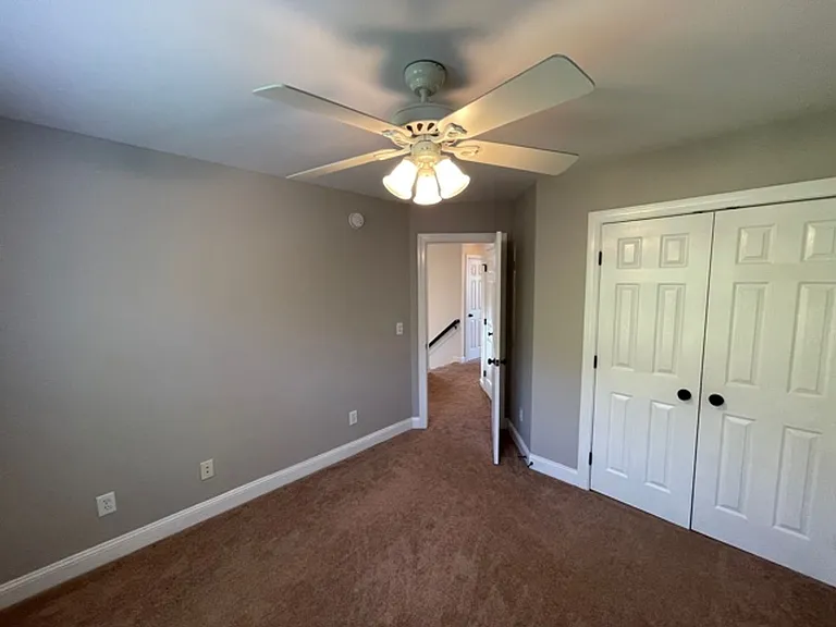 433 Holly Thorn Trce — Photo 23