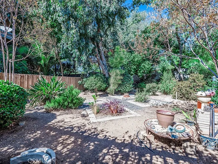18349 Hiawatha St — Photo 32