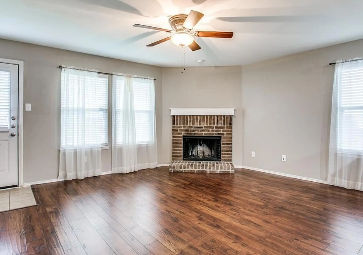 Coming Soon! Spacious 3-Bedroom Home On A Corner Lot In Fort Worth! — Photo 3