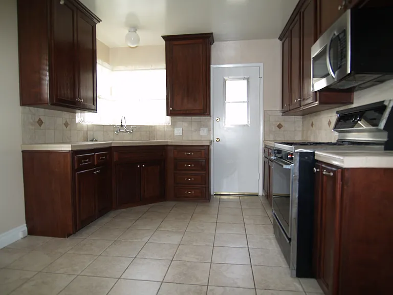 Kitchen has a nice eating area with ceiling fan above.