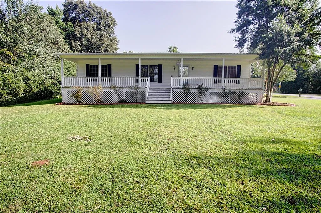 100 Buck Blvd SE photo 1