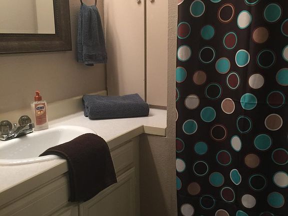 Bathroom 1 w/full tub & shower