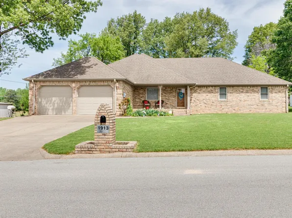 1913 Hyde Park Cv, Paragould, AR 72450