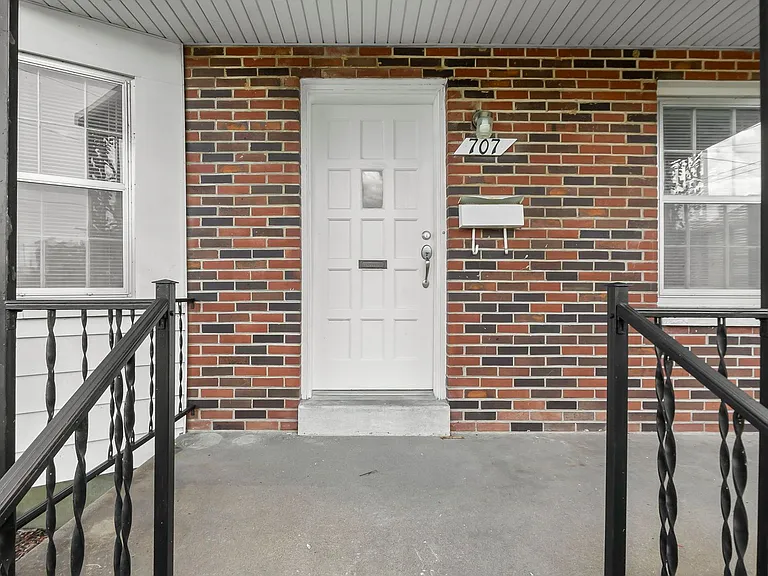 707 W Main St — Photo 2