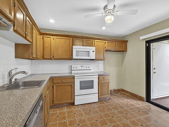4th image of 67 Macadamia Court