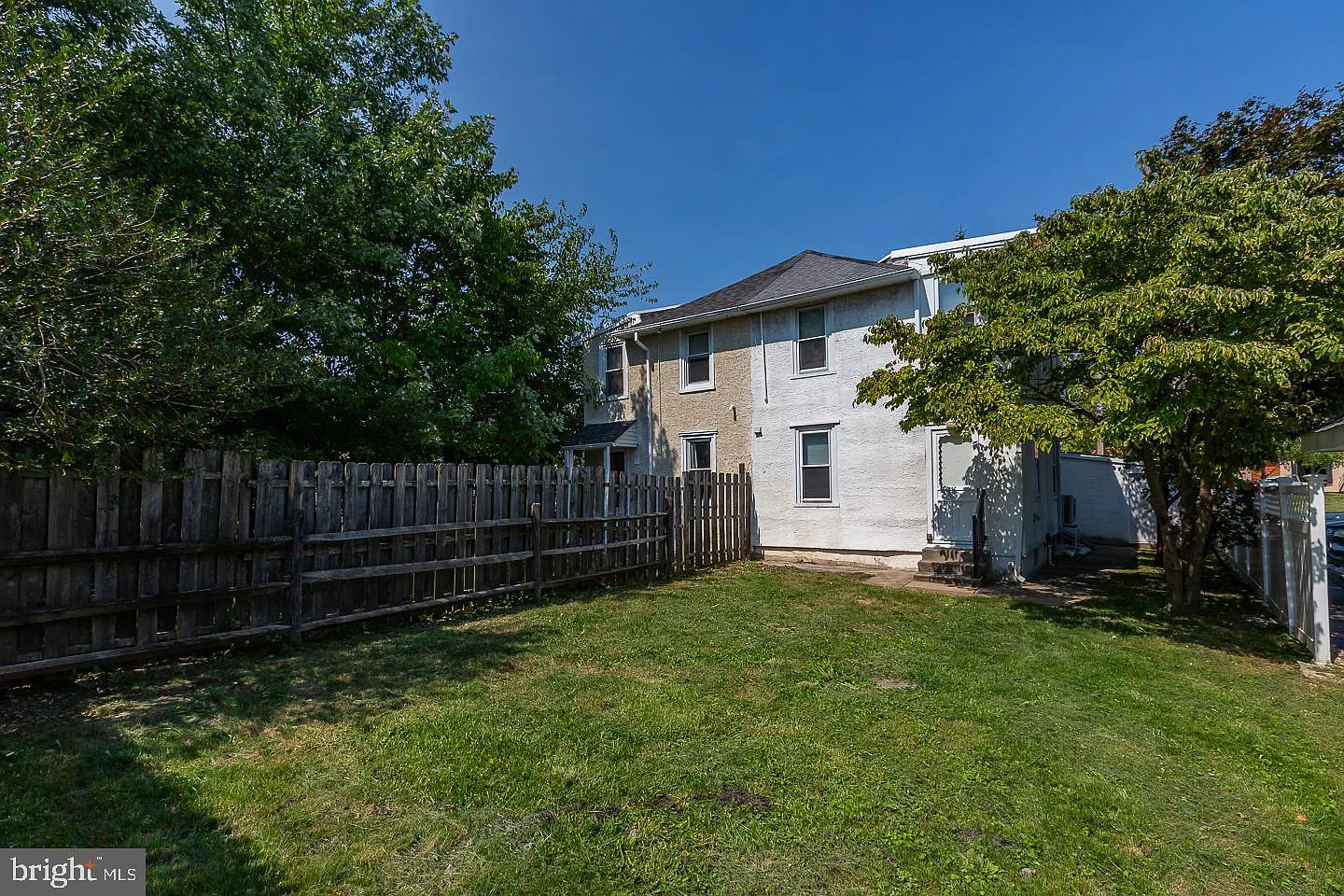 3 bed, 1.5 bath, 1276 sqft, $2,350 — Photo 2