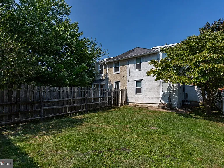 334 E Conestoga Rd — Photo 2