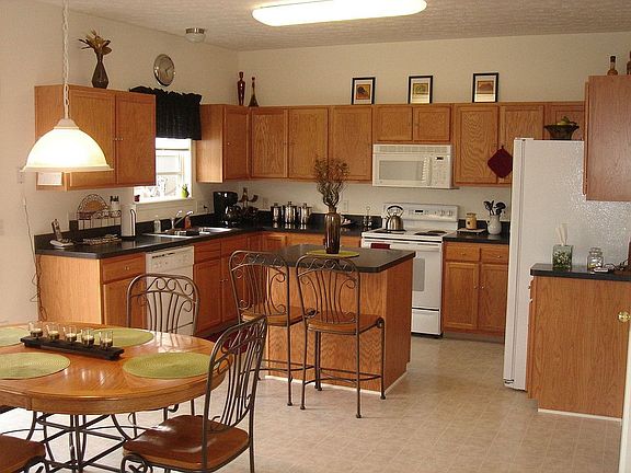Prepare meals quickly in this spacious kitchen boasting pantry & island.