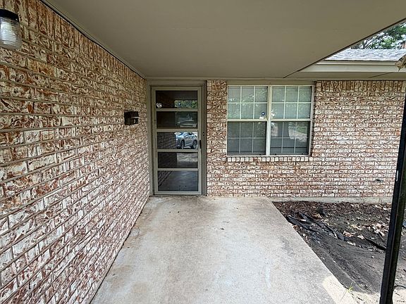 2nd image of 1011 Raleigh Cir