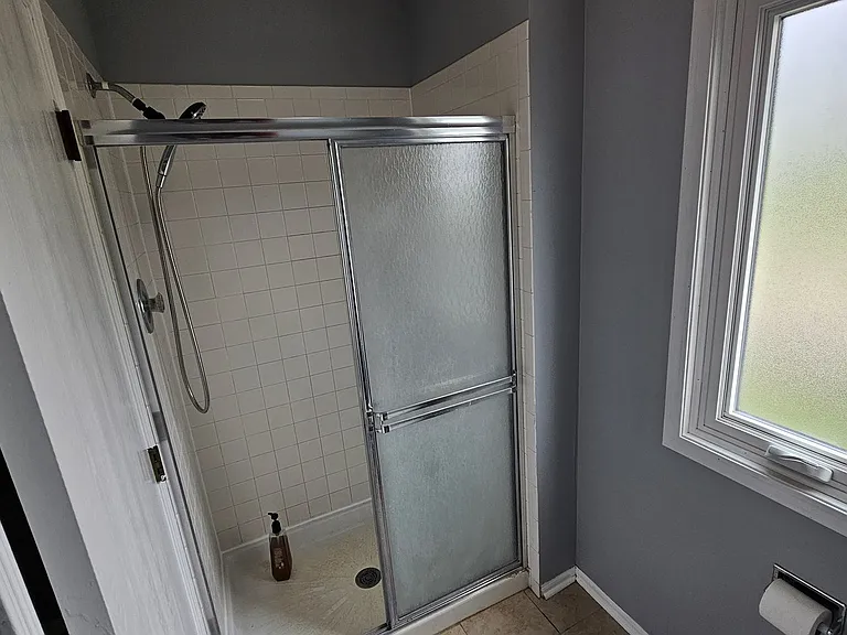 121 Hampton Ave — Photo 18