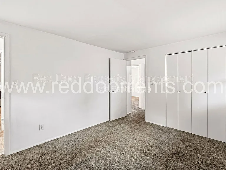 9949 Ellis Dr — Photo 10