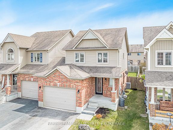 2nd image of 104 Banting Cres