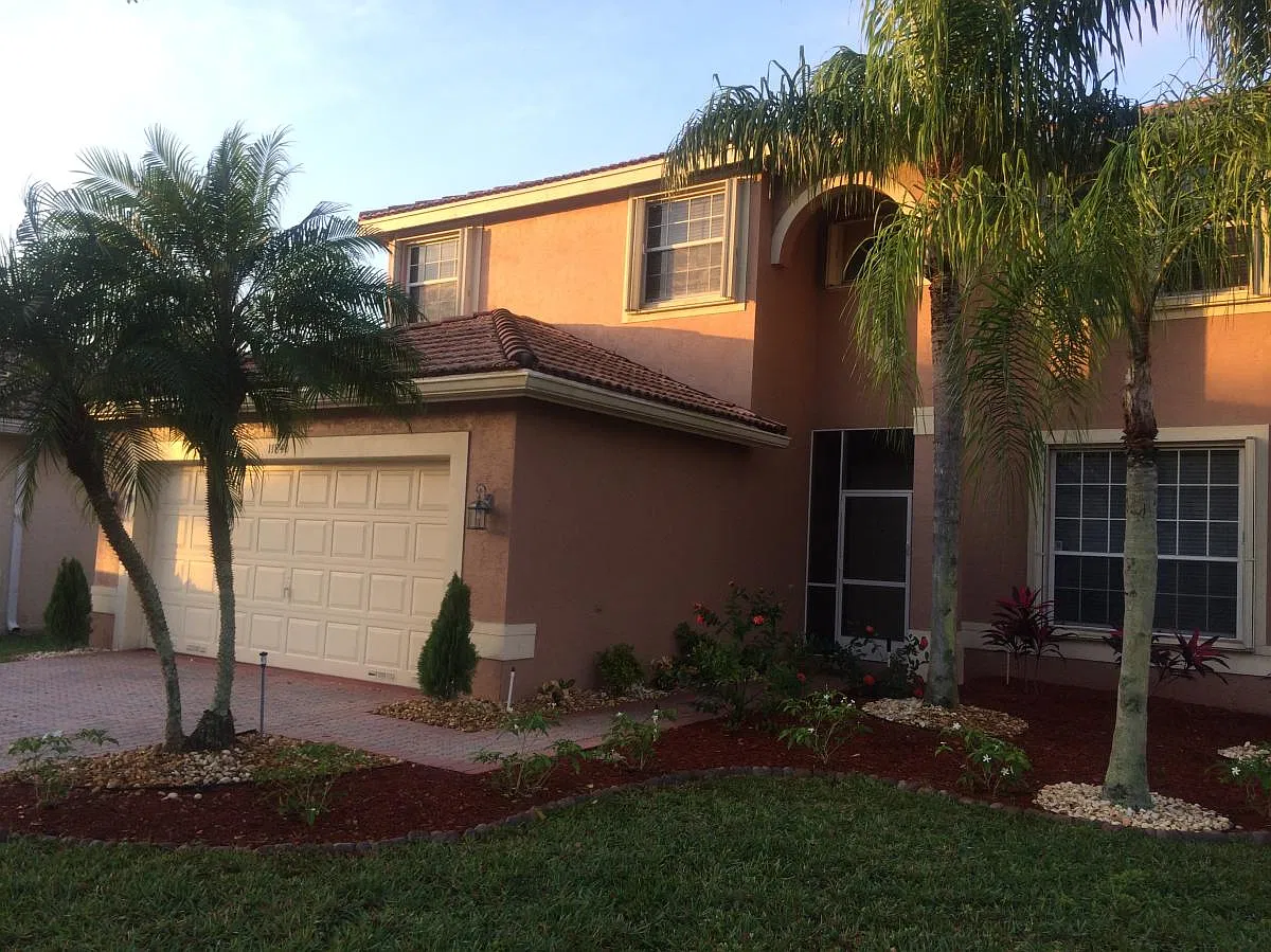 11840 NW 55th St — Photo 2
