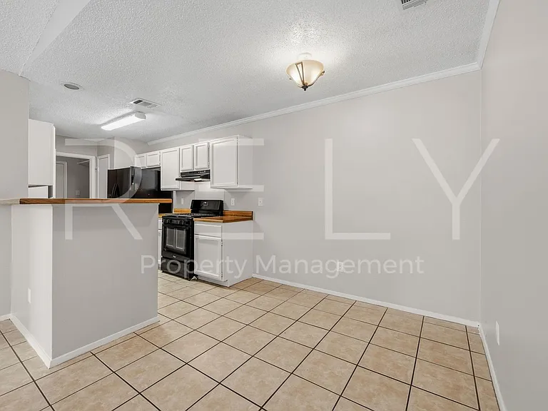 CV-AUS8001 West Gate — Photo 10