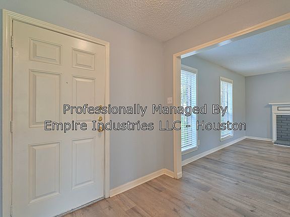4th image of 22803 Braken Manor Ln