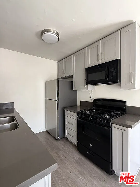 2 bed, 2.0 bath, $2,450 — Photo 2