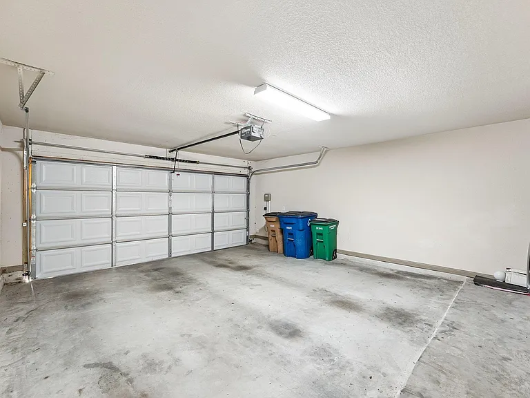 10028 Lisi Anne Dr — Photo 31